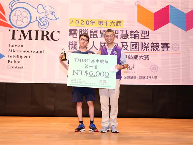 龙华科大五专部电子科高家凯，勇夺「古典电脑鼠走迷宫」高中职组第1名。（校方提供／赖佑维桃园传真）