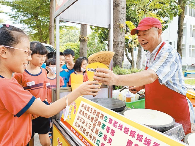 可麗餅叔叔2人組傳愛10年不喊累 地方新聞 中國時報