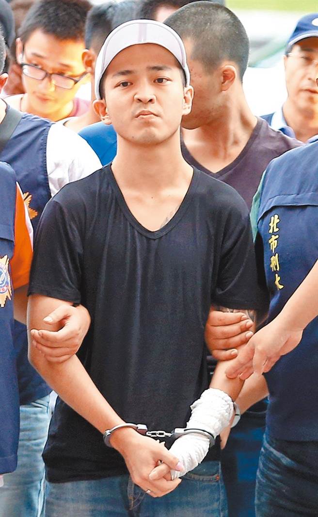 犯下信义夜店杀警案万少丞去年6月入监，但他在入监前与友人在路上持棍棒恐吓、强逼签50万和解书，遭检察官依妨害自由、毁损罪起诉。（报系资料照／李文正台北传真）