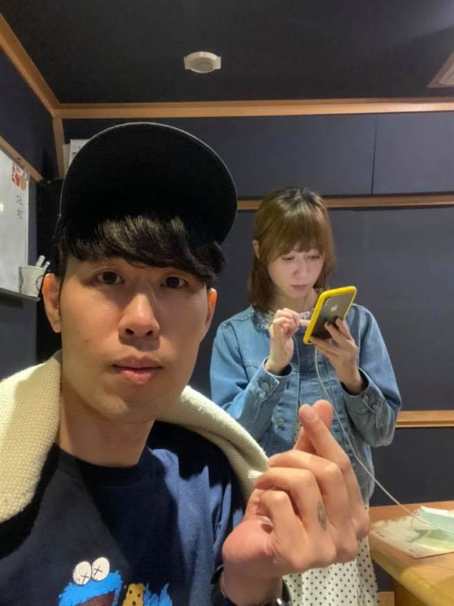 马克是玛丽的好搭檔，他爆料玛丽这次担任广播金钟主持人，向大前辈黄子佼请益的相关趣事。（图／翻摄自青春点点点脸书粉丝专页）