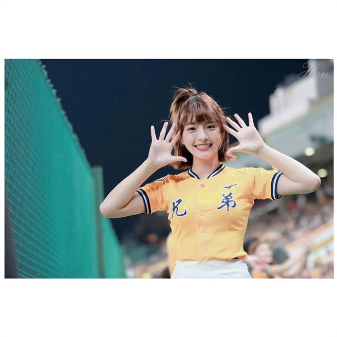 男友小鬼猝逝，经纪人坦言峮峮状况不好，心宛如被撕裂。(取自峮峮IG)