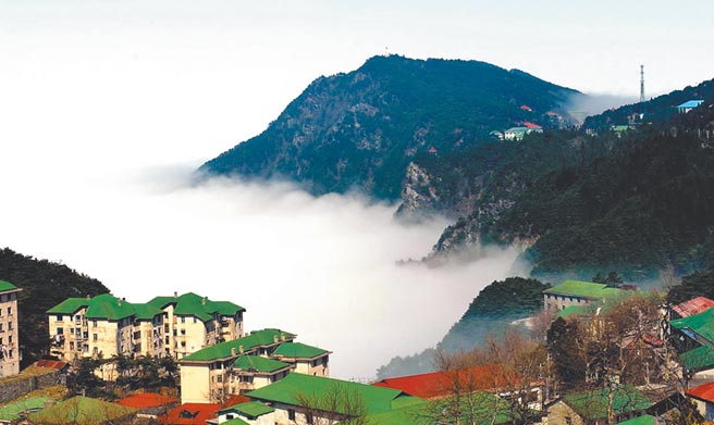 江西庐山呈现一片云海。（新华社资料照片）