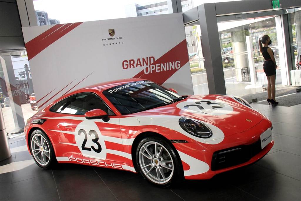 全新台北保時捷中心隆重開幕！配有全台首座「Destination Porsche」概念展間