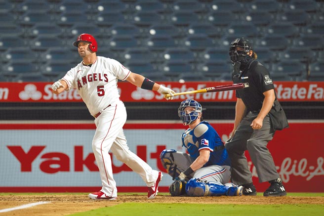 红雀老将普侯斯（左）单场双响炮，生涯累积662轰，超越巨人耆宿威利梅斯，独居史上第5位。（路透）