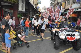 醒吾科大學生傳福氣 「口福祭」林口老街湧人潮