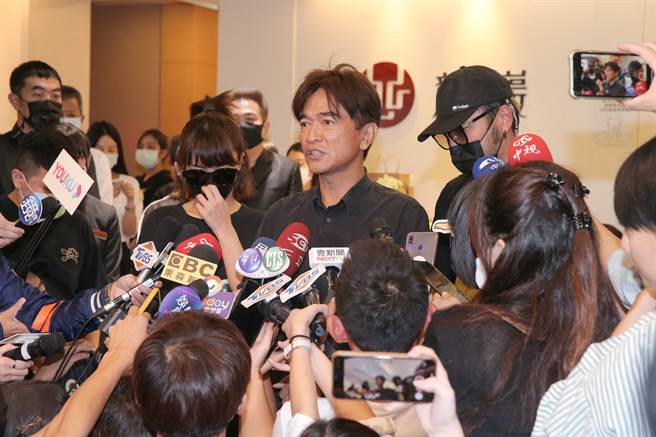 吴宗宪昨带着峮峮、Kid接受媒体联访。（图／本报系资料照片）