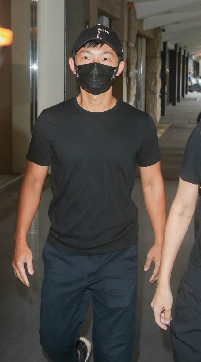 蔡昌宪赴小鬼灵堂哀悼。（图／吴松翰摄）