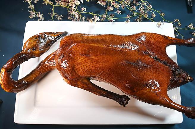 這兩年〈廣式燒鵝〉在台開始流行，殊不知台北喜來登飯店〈辰園〉粵菜餐廳自2008年起就開始供應〈廣式燒鵝〉了。（圖／姚舜）