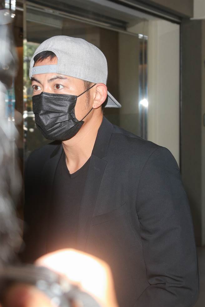 演员赵骏亚赴灵堂哀悼。（图／吴松翰摄）