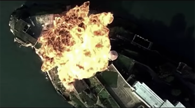 解放军轰-6K疑似模拟轰炸美国关岛安德森空军基地的画面。（「空军在线」微博）