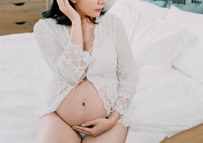 孕婦摸肚被陌生阿婆當眾訓斥 過來人秒解背後原因（示意圖／達志影像）