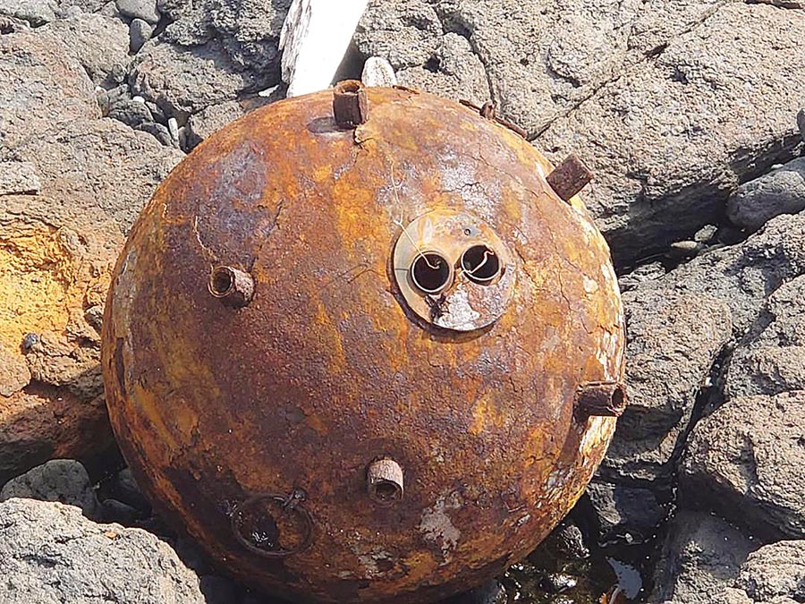 A floating mine suspected of a PLA weapon was found on Hutouyu, an uninhabited island in Penghu.  (Provided by Captain Liu / Fax by Chen Kewen, Penghu)