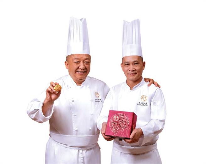 香港奶黃月餅創始人、《皇玥餅藝》師傅葉永華（左）指出，製作流心奶黃月餅需要近30道工序。（圖／皇玥餅藝）