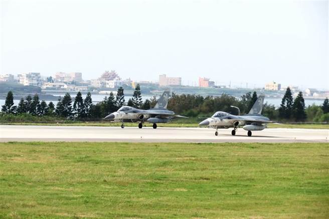 空军部署IDF经国号战机，执行台海第一线防空警戒、拦截任务的天驹部队。(中时资料照)