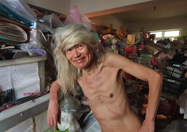 屋主是资深影评人李幼鹦鹉鹌鹑小白文鸟。(照片/游定刚 拍摄)