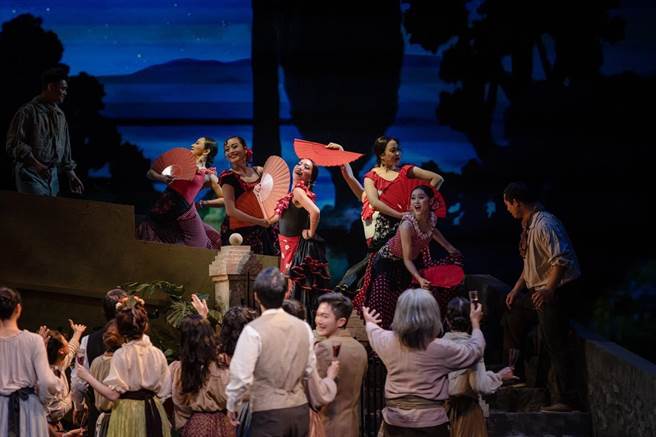 法雅作品《迷灵之恋／短促的人生》，剧情描述狂烈的爱情，教人可穿越生死，剧中可见西班牙传统的佛朗明哥舞蹈。（台北歌剧剧场提供）