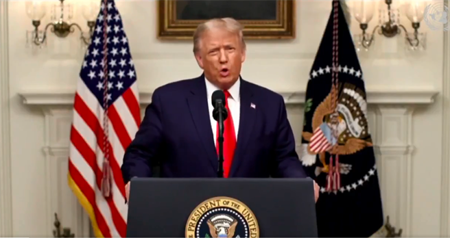 川普在联大会议上暗示他将赢得胜选，明年会再回到联大与各国领导人相聚。（图／推特视频截图）