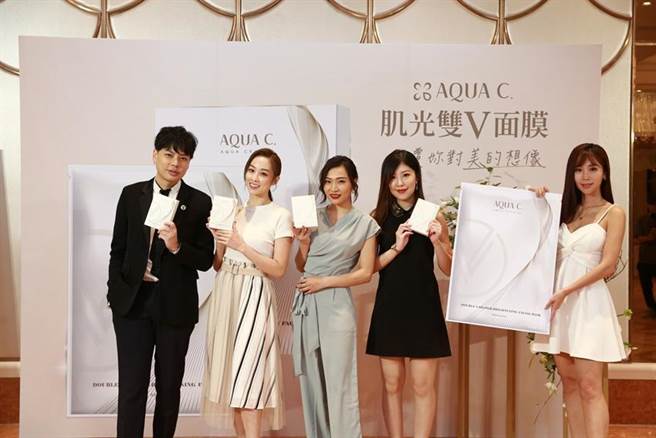 井欣生医自创的人气MIT品牌「AQUAC.花漾皙」，为抢搭百货美妆周年庆商机，推出「肌光双V面膜」抢先上市。（图／曾丽芳）