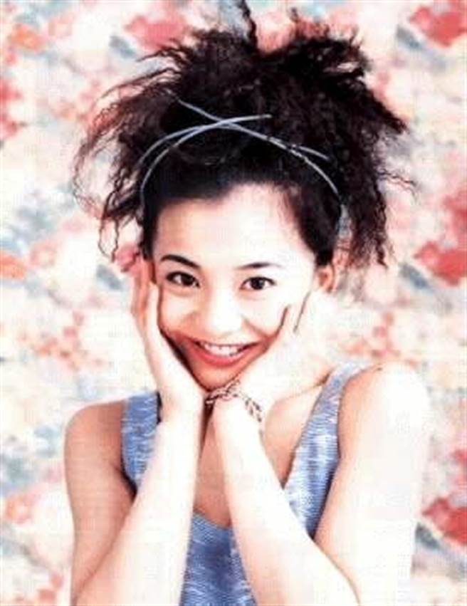 华原朋美曾经是红极一时的日本天后，对深田恭子、滨崎步都有深远影响。(取自网路)