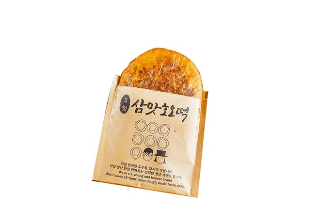 遠百韓國展蜂蜜堅果糖餅，每份60元。（遠百提供）