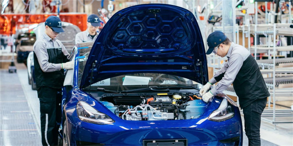 馬斯克電池日又一豪語：上海工廠產能要翻倍，每年生產百萬台電動車！