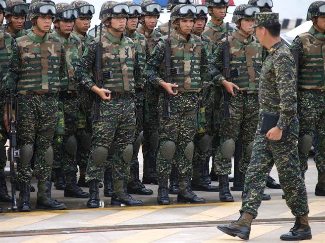 一位网友在退伍7、8年后，因每夜辗转难眠，决定告解忏悔当年当兵的糗事。(示意图／达志影像)