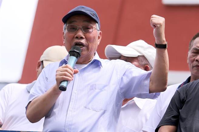 针对凤梨问题，民进党英系、前桃园农田水利会会长黄金春黄金春，痛批政府把农民当贱民。（资料照 黄世麒摄）