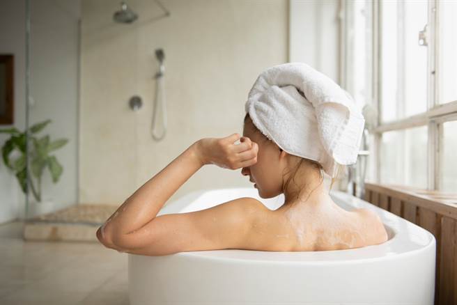 疗癒香味的沐浴露、室内扩香、衣物香氛袋，让你在家享受个人专属的Me Time小时光。（示意图／shutterstock提供）
