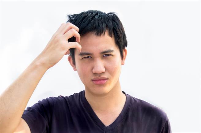 一位网友请看护记录每日花费，可是记帐的眀细却让他看得一个头两个大，决定贴到网路上，给神人翻译。（图／Shutterstock）