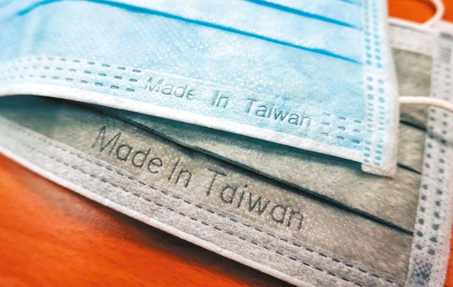 新制上路後，台灣製口罩將印上醫用「MD」及台灣製造「MIT」雙鋼印標記。（本報資料照片）
