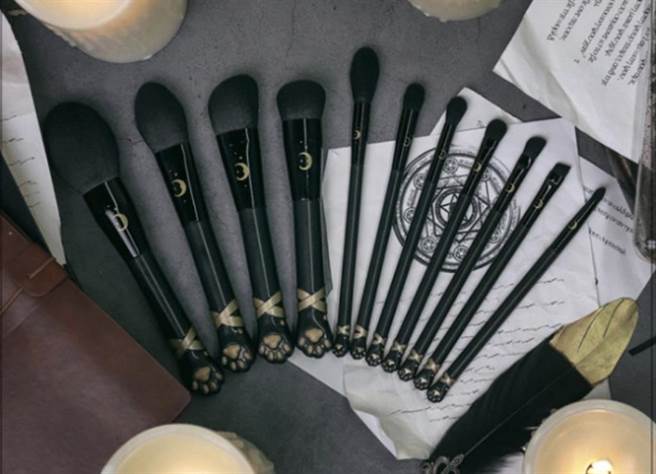 黑夜版猫掌看起来可爱不减。（图片来源：Flower Knows）
