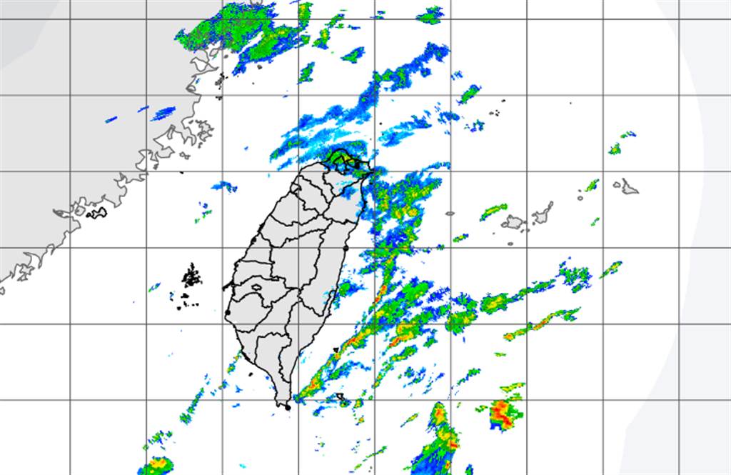華南雲雨區移入，台灣上空水氣飽和，日夜溫差達10度。（中央氣象局提供）