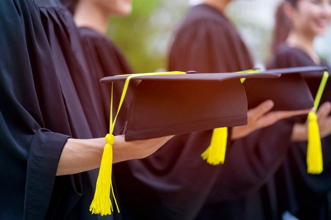 儿装学霸「从台大到留美博士」骗父母近千万，心寒之余上法院怒提告。（图／示意图，达志影像）