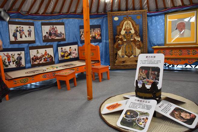 为让民眾有身歷其境的感觉，故宫南院把蒙古包搬进大厅。（吕妍庭摄）