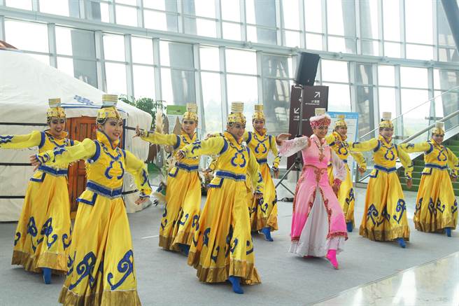 国立故宫博物院南部院区2020亚洲艺术节「蒙古月」26日开幕，以蒙古舞蹈表演揭开序幕。（吕妍庭摄）