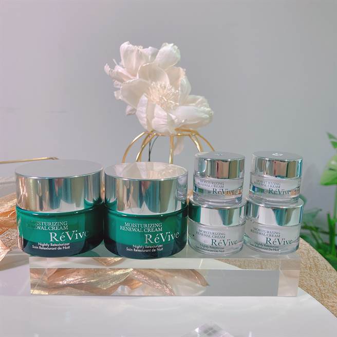 如果原本就是光采再生活肤霜的铁粉，那周年庆最该入手的就是「无敌活肤大满贯组」，含光采再生活肤霜50ml*2、光采再生活肤霜15ml*2、光采再生活肤霜5ml*2，价值NT17,360元优惠价NT11,160元。（图／邱映慈摄影）
