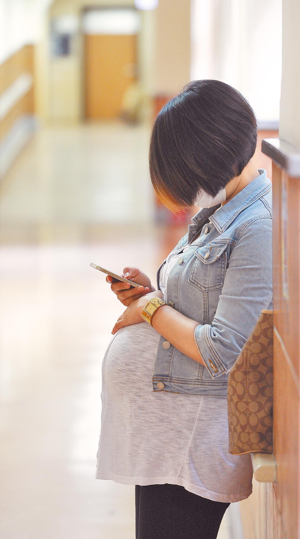 台灣代理孕母遲遲未能合法，使不少渴望成為母親的婦女，遠走海外求孕，一圓求子夢的最後希望。圖非事件當事人（本報資料照片）