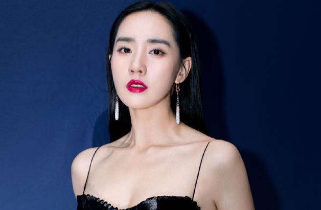 37岁大陆女星王智拥有姣好166CM身材配上初恋系笑容，以气质出眾的形象深植人心。（图／摘自微博@演员王智 ）