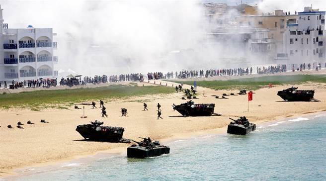 图为「汉光33号」演习期间，于澎湖举行的抢滩登陆画面。(图/本报资料照)