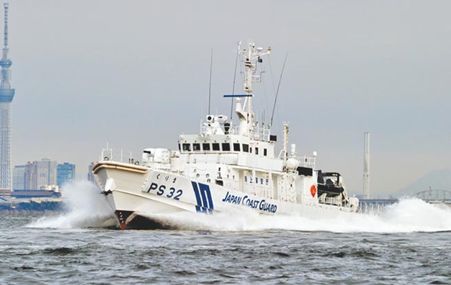 蘇澳籍漁船「新凌波236號」，27日在釣魚台列嶼西方12浬處，遭日本巡邏艦（見圖）衝撞。（摘自日本海上保安廳網站）
