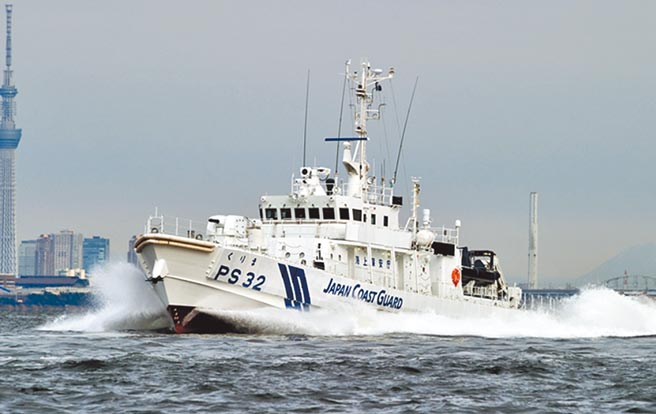 宜兰苏澳籍「新凌波236号」27日在钓鱼台附近，与日本巡逻舰「KURIMA」（PS32）发生擦撞发生擦撞，立委吁政府对日硬起来，保护钓鱼台。（摘自日本海上保安厅网站）