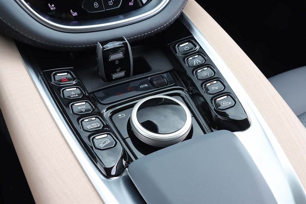 基本售價 988 萬起，Aston Martin 首款美型 LSUV：DBX 正式發表！
