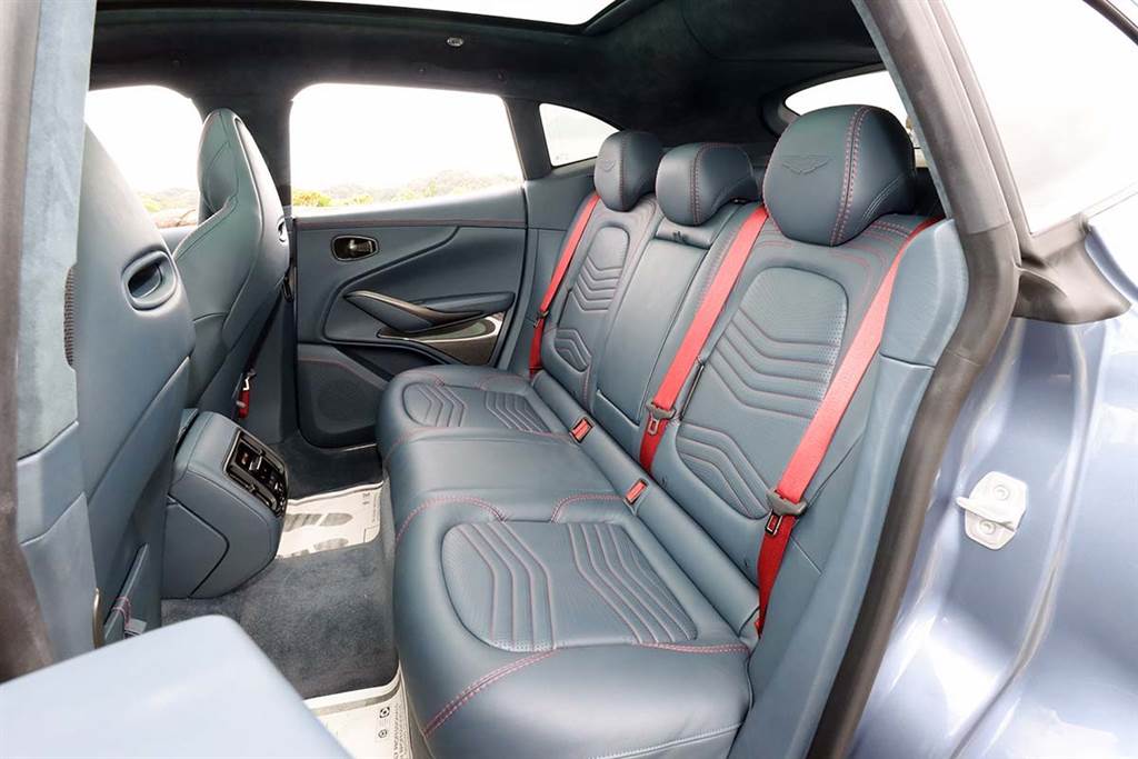 基本售價 988 萬起，Aston Martin 首款美型 LSUV：DBX 正式發表！
