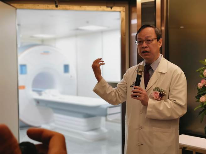 員基醫院院長李國維說，「MAGNETOM sola」是地表最強磁振造影儀（MRI）。(吳建輝攝)