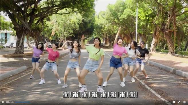 劳动部女职员热舞大内宣，影片遭网酸爆「尷尬癌犯了」。（图／翻摄自打脸觉青）