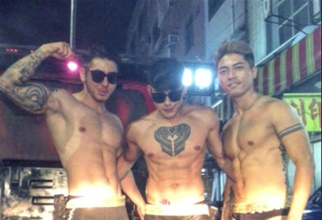 猛男们各各身材精实(图片取自/刘二虎脸书)