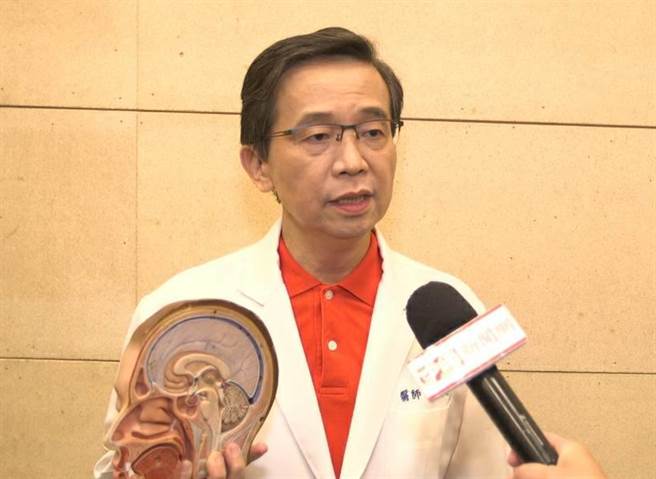 杨聪财医师表示，囤积症可用药物获得改善。(照片/游定刚 拍摄)