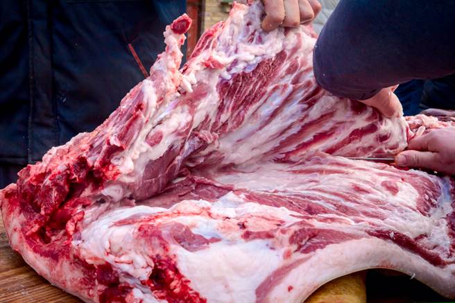 葡萄牙日前惊传一起男子惨遭2女分尸剁成肉块惨案。(示意图/达志影像)