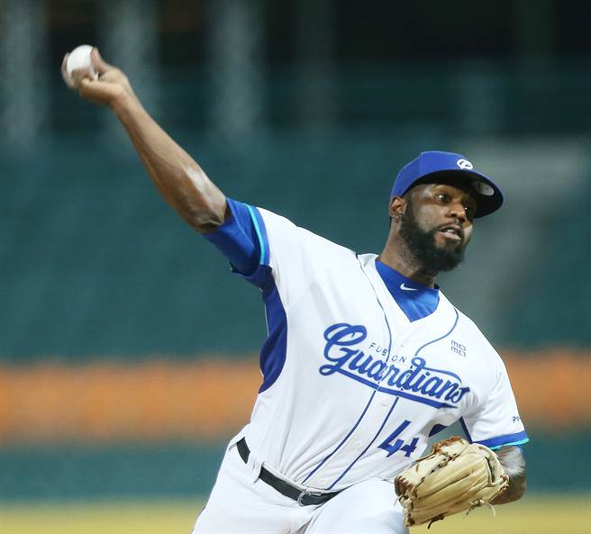 富邦悍将洋投索沙9月先发5场全拿胜投。（陈怡诚摄）