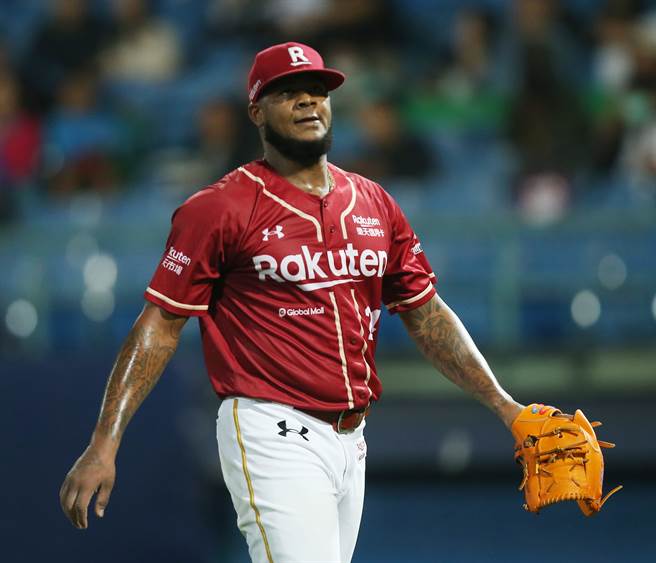 乐天桃猿洋投霸能前2局就失7分。（陈怡诚摄）